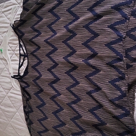 Top - Picture 2 of 4